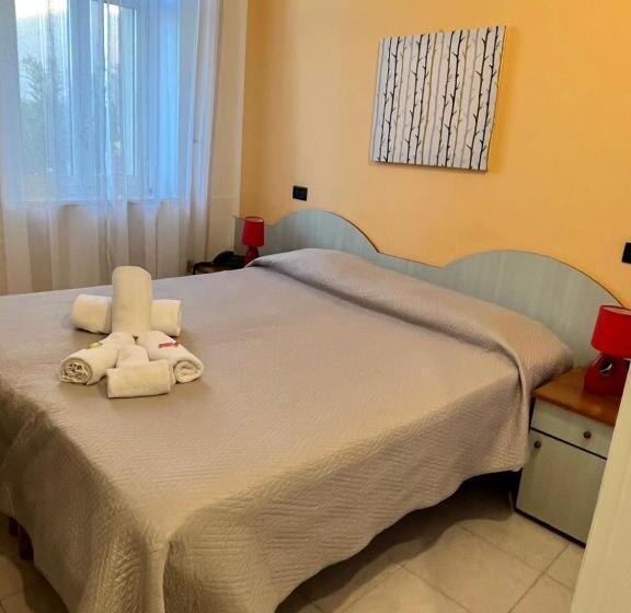 이코노미 룸, La Plancia