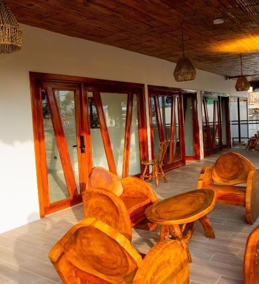 سوییت اجرایی, Seahorse Ayangue