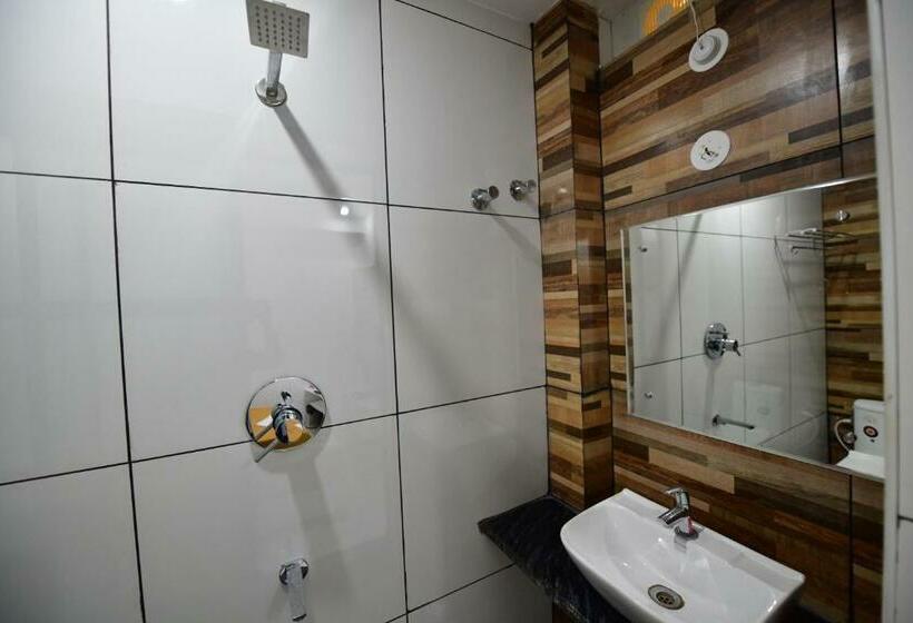 标准单人间, Surya Lodge