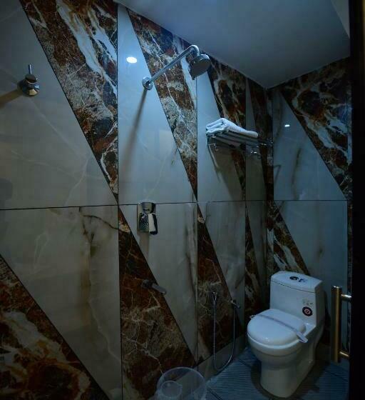 标准单人间, Surya Lodge