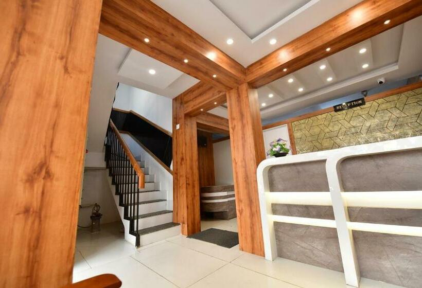标准单人间, Surya Lodge