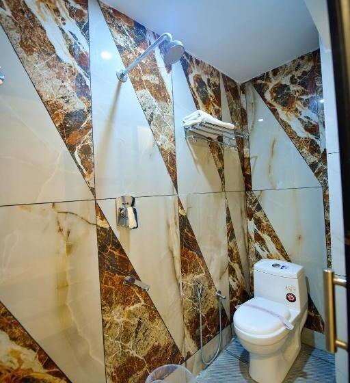 标准三人间, Surya Lodge