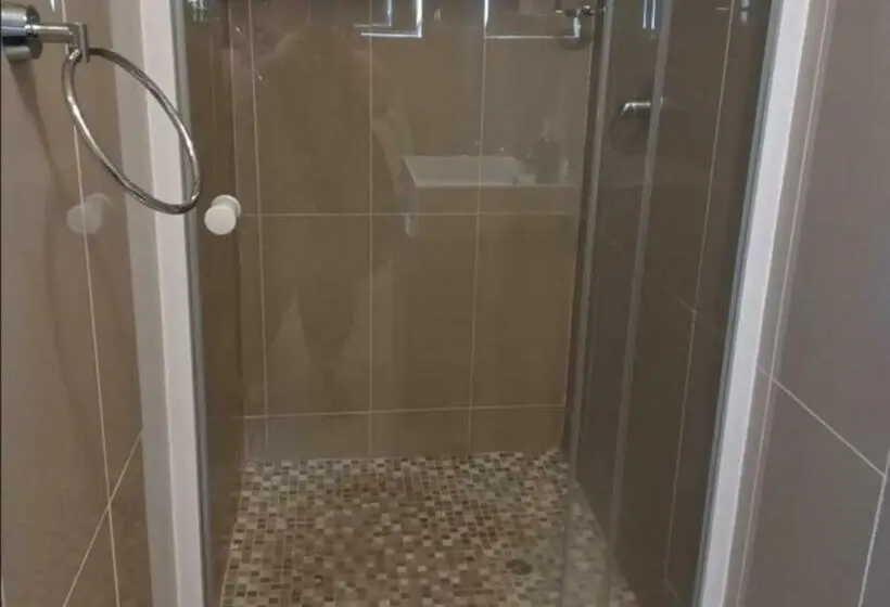 اتاق استاندارد یک نفره, Carlo S Boutique Guesthouse