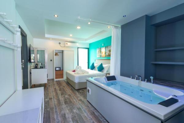 سوییت اجرایی, Funplace Beach