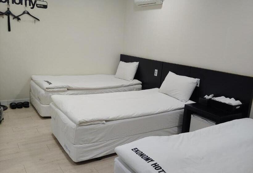 חדר סטנדרט לשלושה, Korea Guesthouse