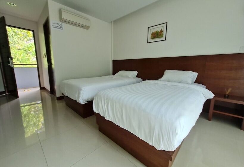 اتاق سوپریور با چشمانداز استخر, Diana Pool Access Phuket