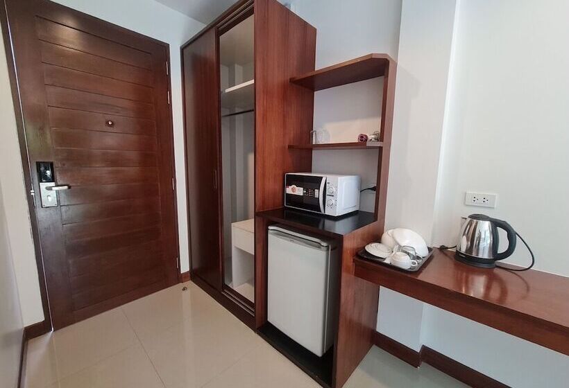اتاق سوپریور با چشم‌انداز استخر, Diana Pool Access Phuket