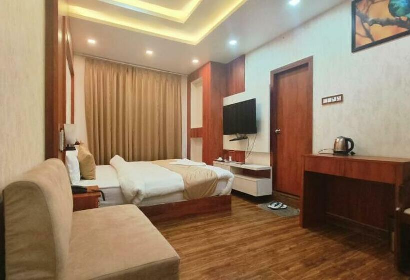 اتاق لوکس با تخت بزرگ, V Square Airport