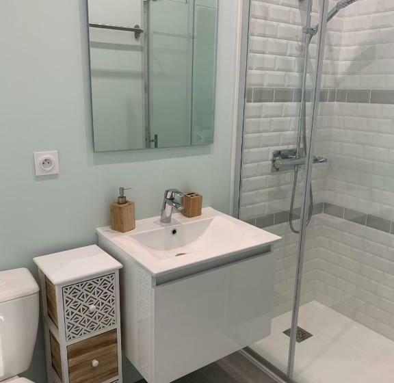 标准间, Aux Portes Des Iles