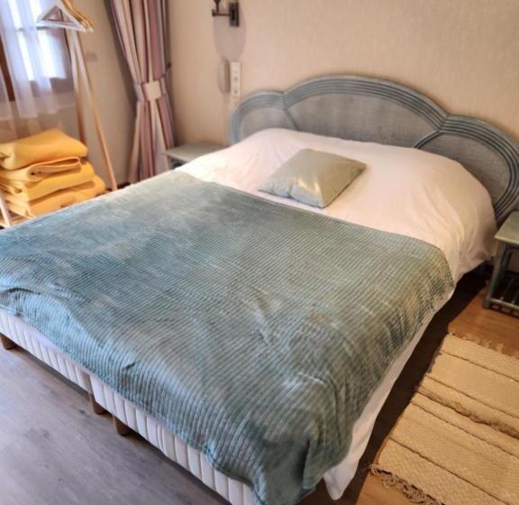 Семейный Номер, Résidence Normandie