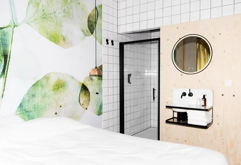 スタンダードルーム, Moloko  Just A Room  Sleep&shower Digital Key By Sms