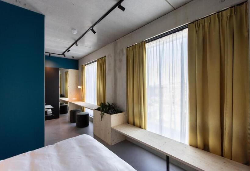 스탠다드 룸 킹사이즈 침대, Moloko  Just A Room  Sleep&shower Digital Key By Sms