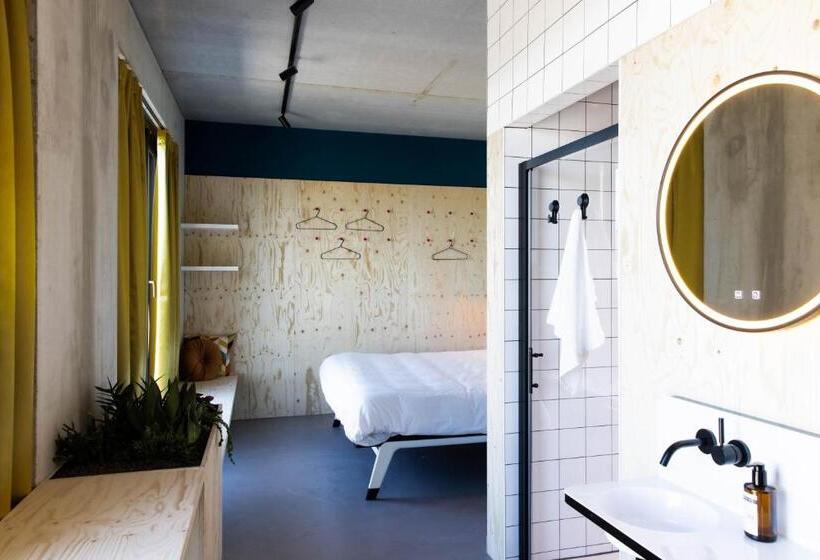 Стандартный Номер Кровать Кинг, Moloko Just A Room Sleep&shower Digital Key By Sms