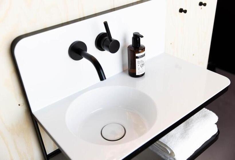 Стандартный Номер Кровать Кинг, Moloko Just A Room Sleep&shower Digital Key By Sms