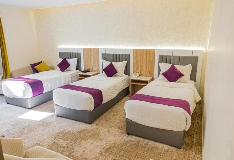 غرفة ديلوكس ثلاثية, Diamond Corners