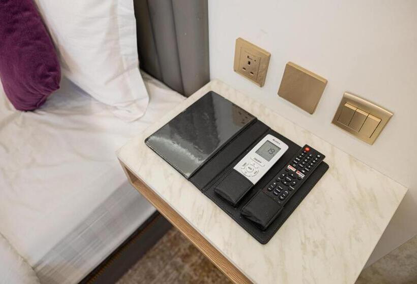 جناح ديلوكس, Diamond Corners