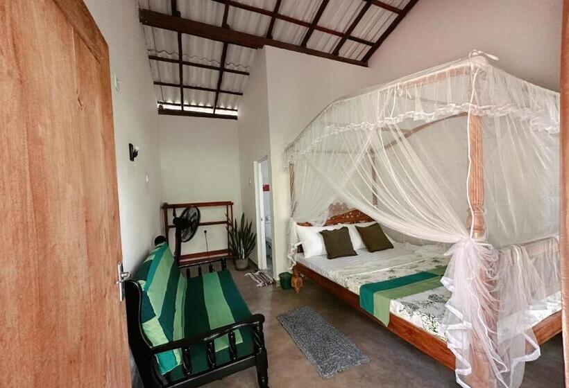 Standard Room, Midigama Inn