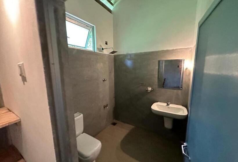 Standard Room, Midigama Inn