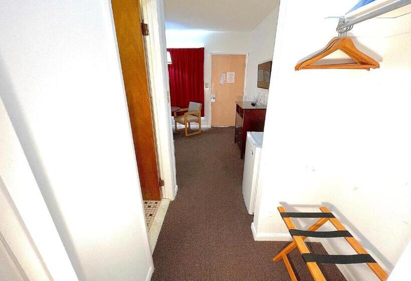 家庭套房, Cardinal Motel