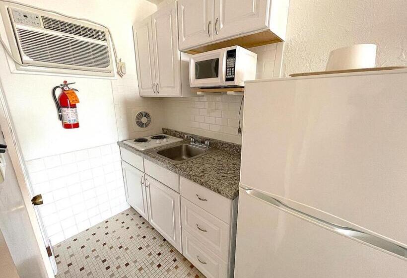 标准工作室, Cardinal Motel