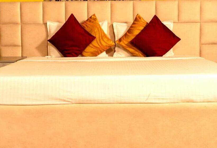 اتاق لوکس با تخت بزرگ, Farm Stay Resort   Shamirpet, Hyderabad