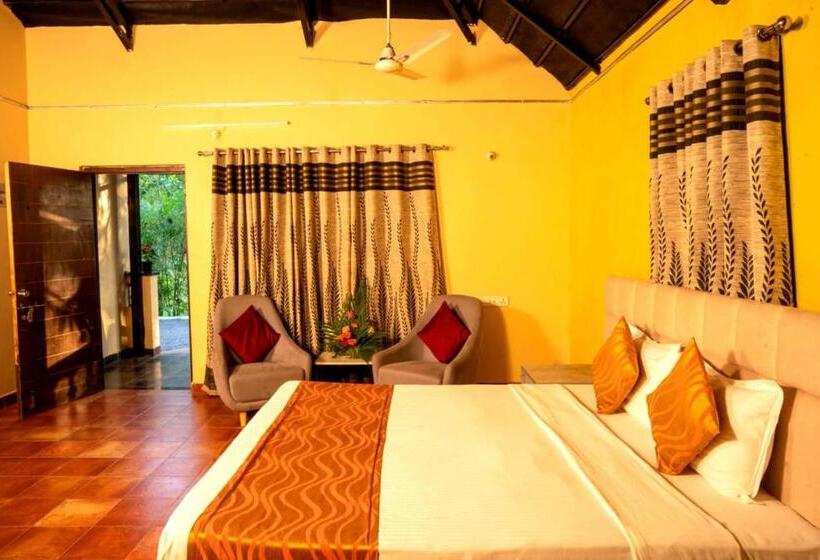 اتاق لوکس با تخت بزرگ, Farm Stay Resort   Shamirpet, Hyderabad