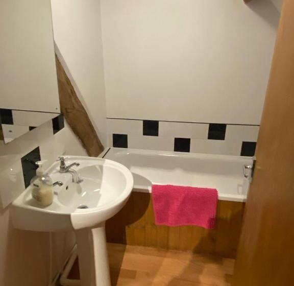 スタンダードスタジオ, The Crown Inn Longtown