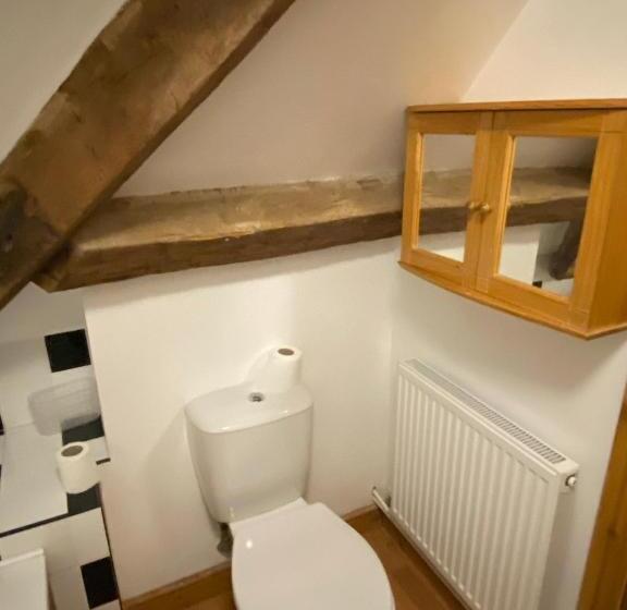 スタンダードスタジオ, The Crown Inn Longtown