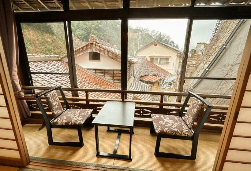 غرفة عائلية, Sangai Ryokan