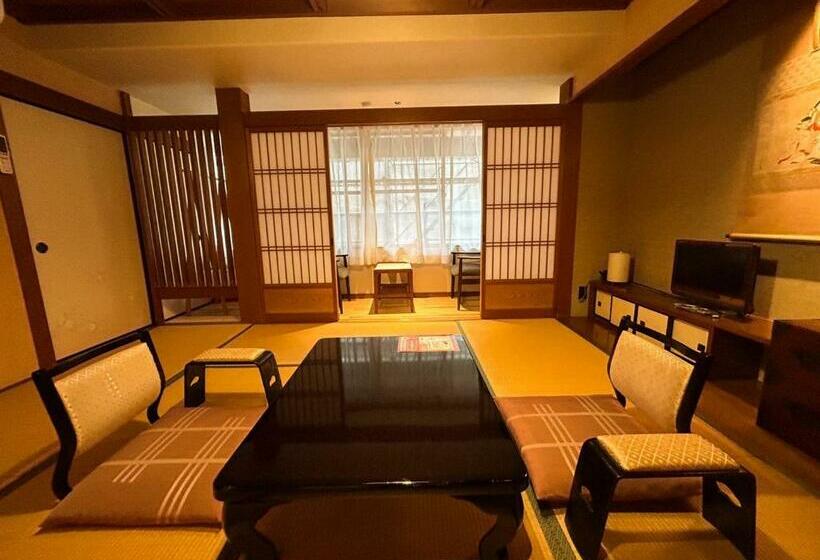 غرفة عائلية, Sangai Ryokan