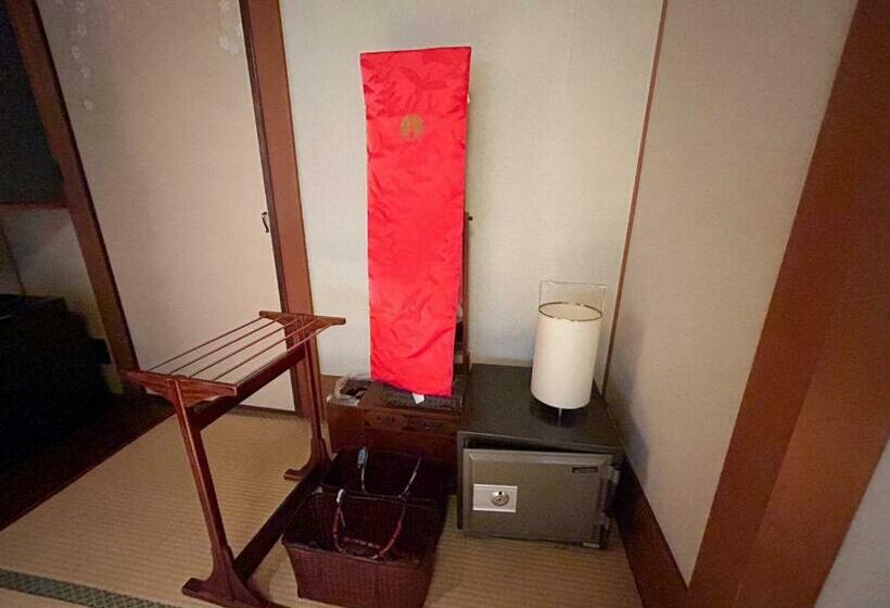 غرفة عائلية, Sangai Ryokan