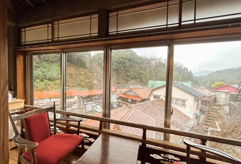 غرفة عائلية, Sangai Ryokan