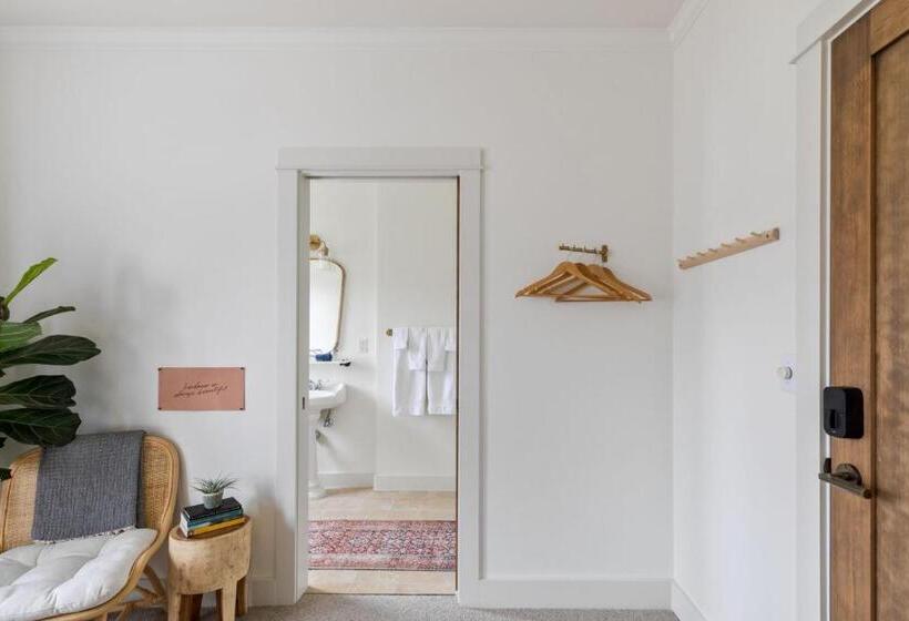 Standart Oda, Magnolia