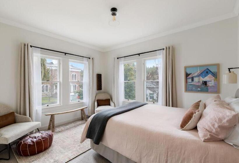 Standart Oda, Magnolia