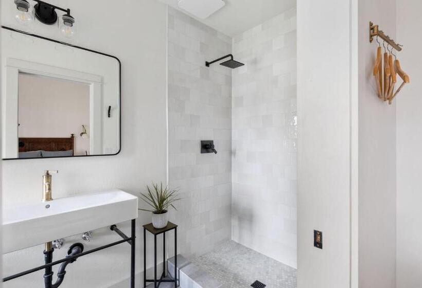 Standart Oda, Magnolia