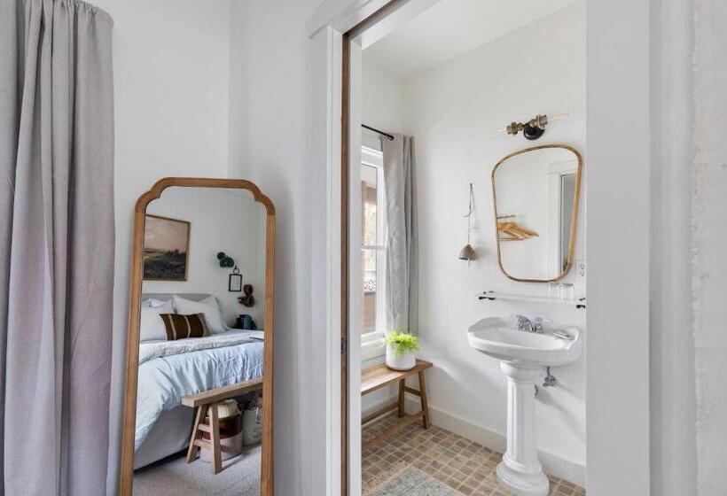 Büyük Çift Kişilik Yataklı Standart Oda, Magnolia