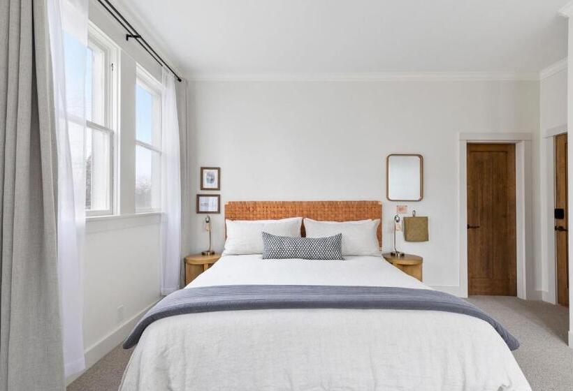 Büyük Çift Kişilik Yataklı Delüks Oda, Magnolia