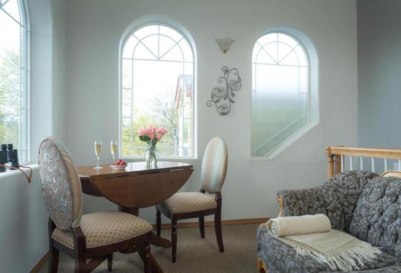 جناح سرير كينج, The Roosevelt Inn