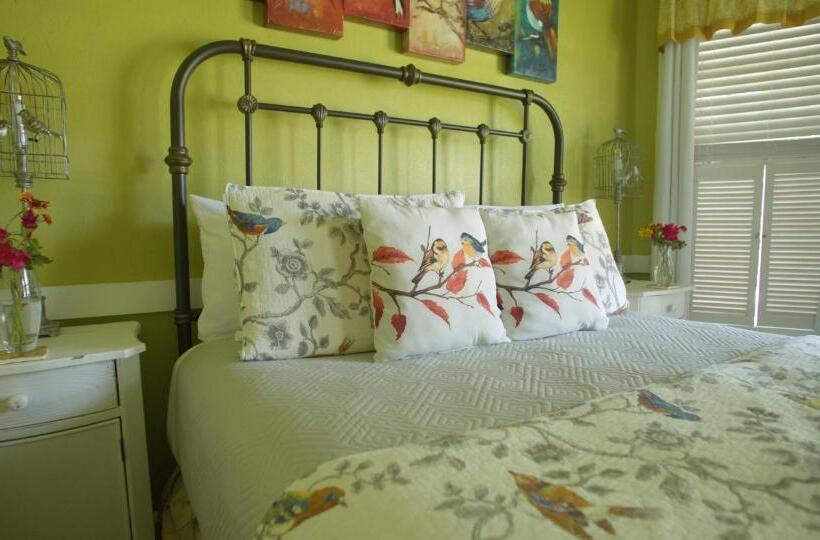Номер Стандарт Вид на Сад, Granbury Gardens Bed And Breakfast