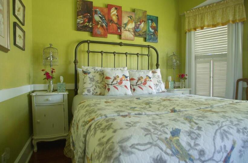 标准房带园景, Granbury Gardens Bed And Breakfast