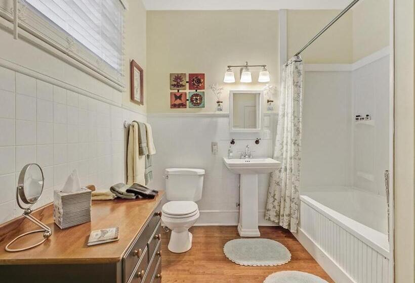 标准房带园景, Granbury Gardens Bed And Breakfast