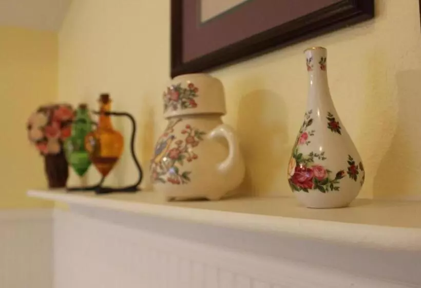 キングサイズベッドのスタンダードルーム, Granbury Gardens Bed And Breakfast
