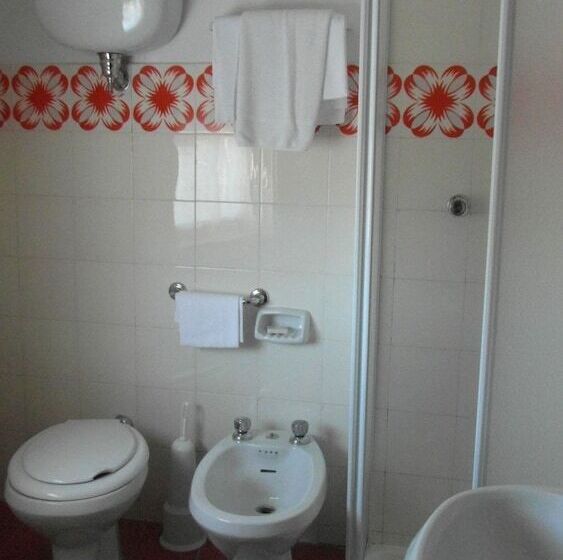 غرفة قياسية ثلاثية, Albergo Del Sole