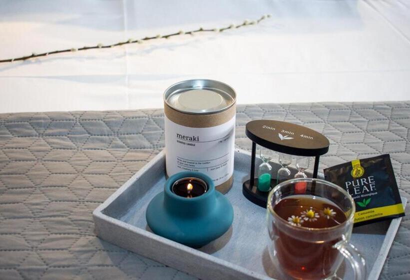 חדר קומפורט לשלושה, Amphitrite