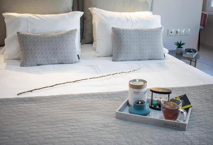 חדר קומפורט לשלושה, Amphitrite