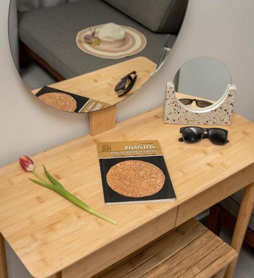 חדר קומפורט לשלושה, Amphitrite