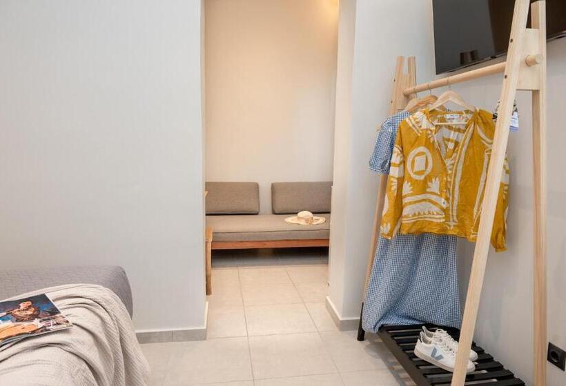 חדר קומפורט לשלושה, Amphitrite