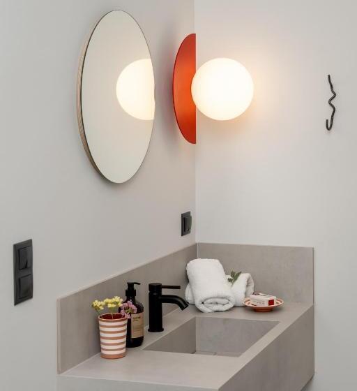 חדר קומפורט לשלושה, Amphitrite