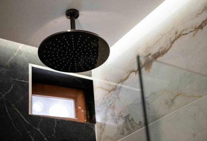 חדר בסיסי, Amphitrite