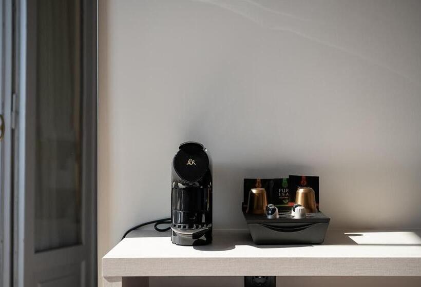 חדר בסיסי, Amphitrite